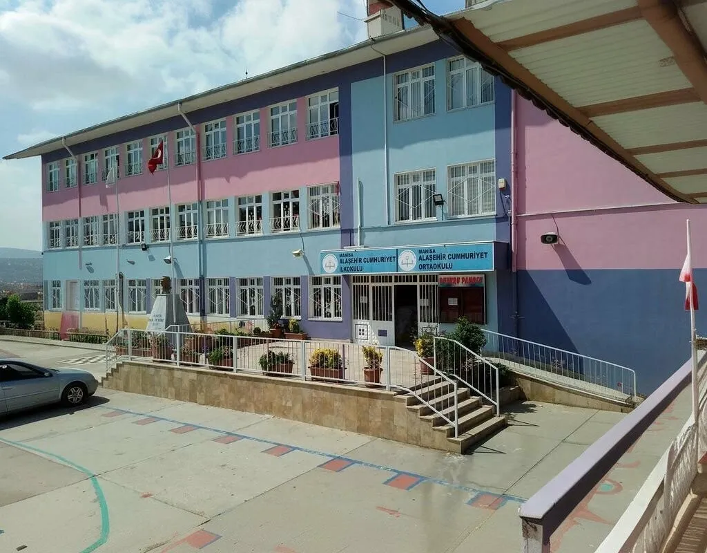 Alaşehir Cumhuriyet Ortaokulu fotoğrafı