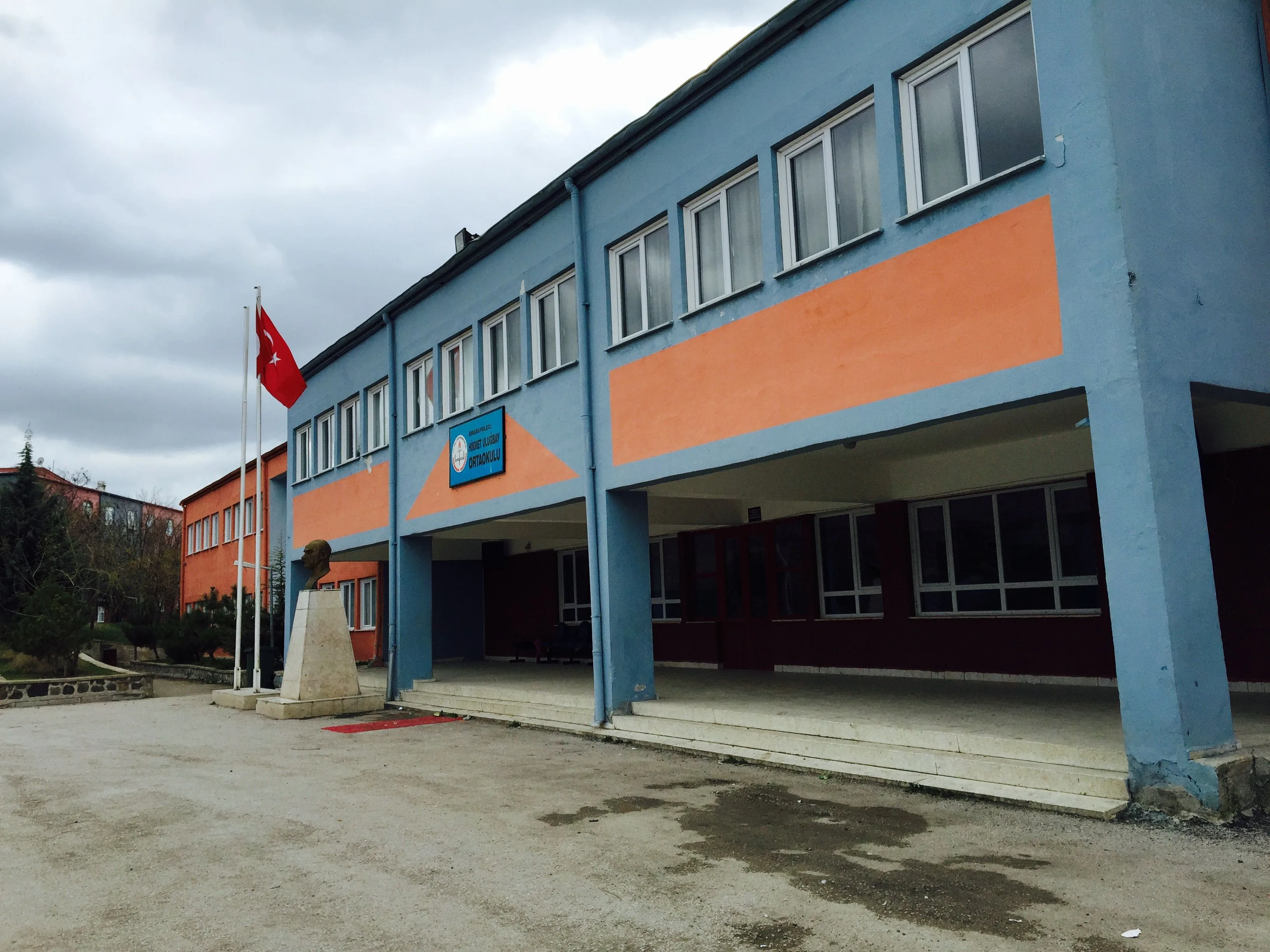 Hikmet Uluğbay İlkokulu fotoğrafı