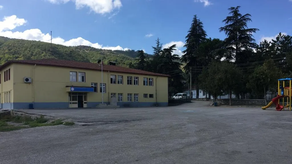 Uygur Şehit Eraslan Güngör Ortaokulu