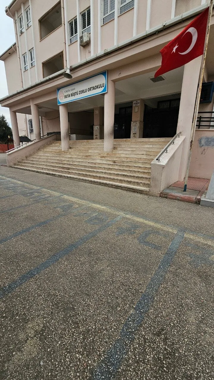 Fatin Rüştü Zorlu Ortaokulu fotoğrafı