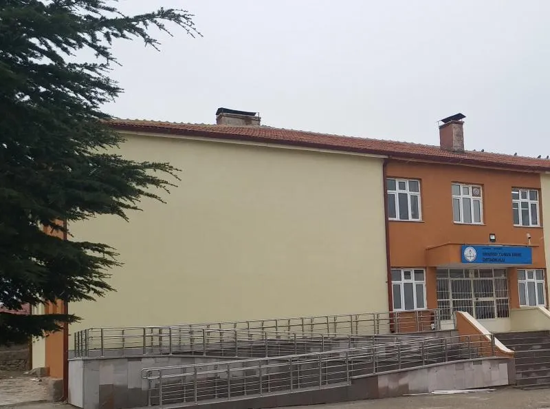 Sarıkaraman Yunus Emre Ortaokulu fotoğrafı