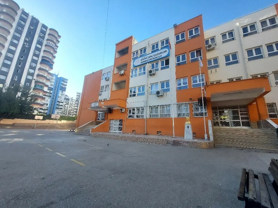 Adana Genç İş İnsanları Derneği Ortaokulu fotoğrafı