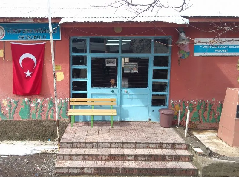 Yusuf Ziya Değnekçi Ortaokulu fotoğrafı