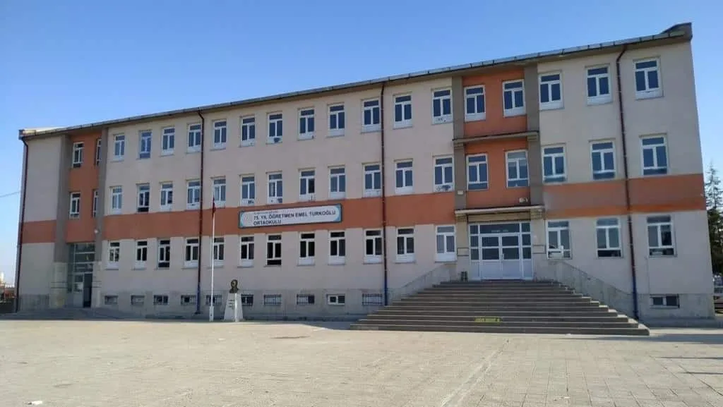 75. Yıl Öğretmen Emel Türkoğlu Ortaokulu