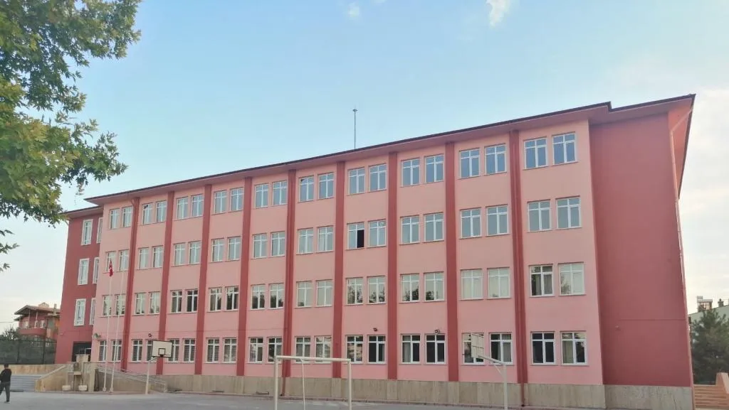 Uhut Mahallesi Ahmet Haşhaş İmam Hatip Ortaokulu