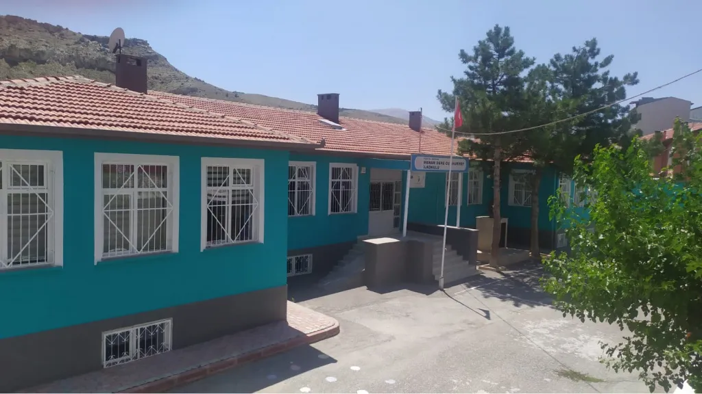 Meram Dere Cumhuriyet İlkokulu fotoğrafı