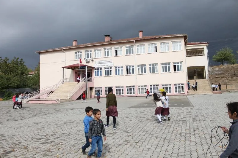 Şehit Raşit Ercan Ortaokulu fotoğrafı