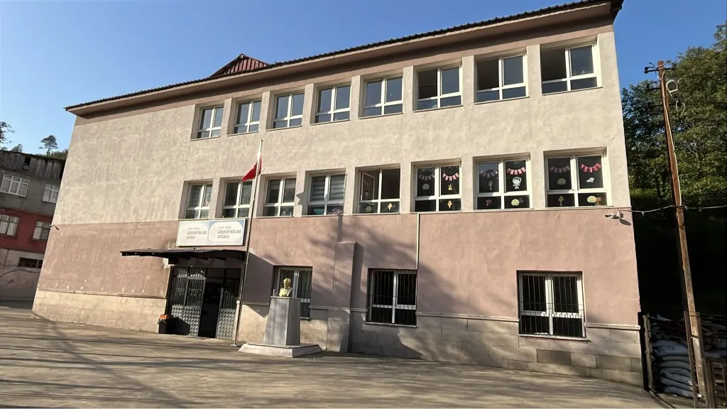 Güreşen Şehit Resul Kakşi Ortaokulu fotoğrafı