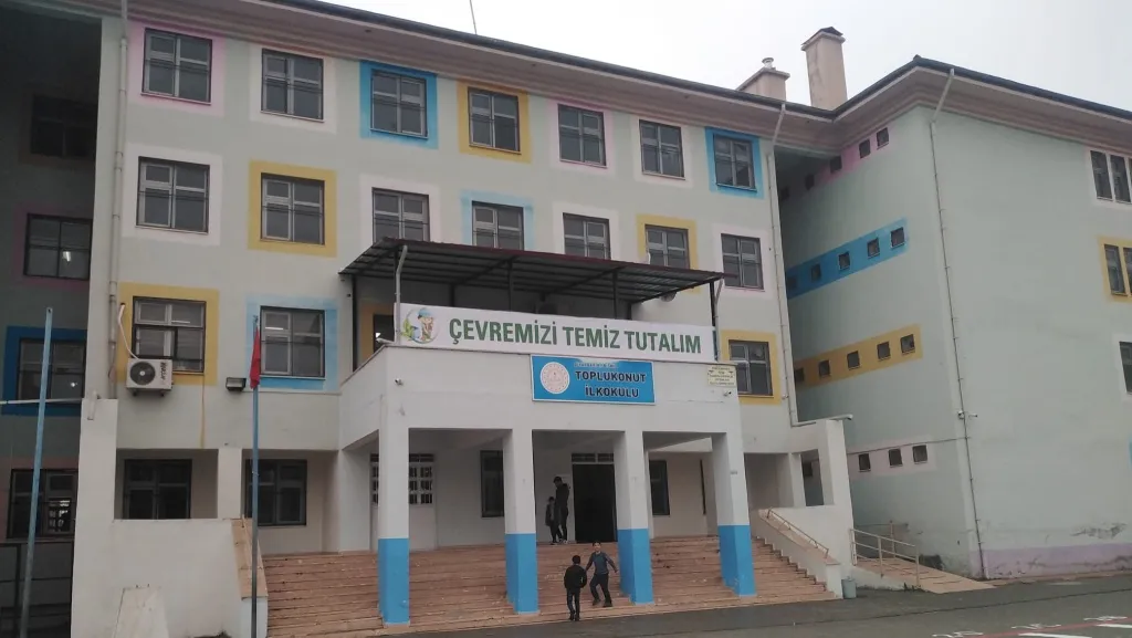 Toplukonut İlkokulu