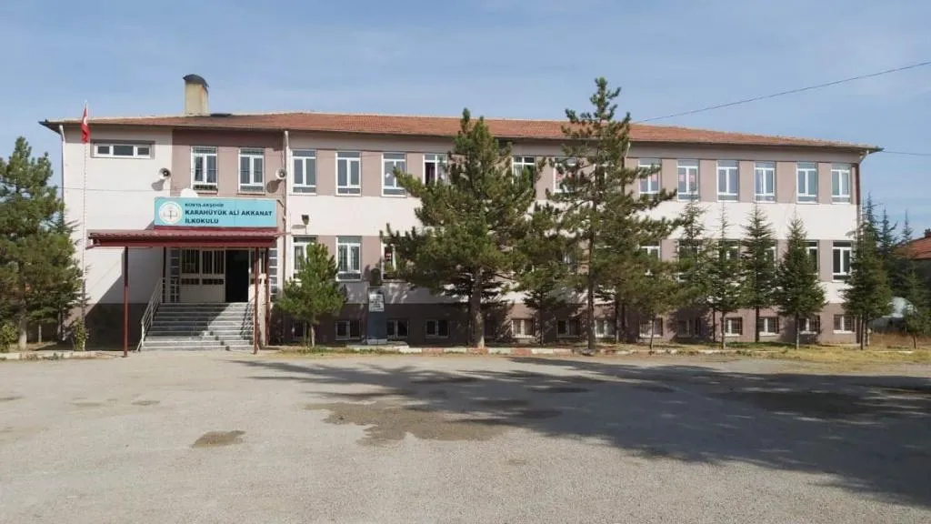 Karahüyük Ali Akkanat İlkokulu fotoğrafı
