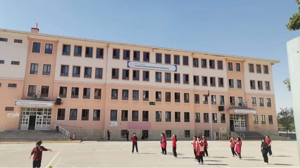 Sultan Alparslan İmam Hatip Ortaokulu fotoğrafı