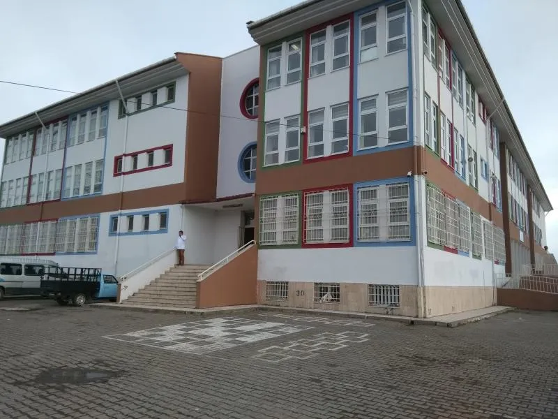 Cumhuriyet Ortaokulu fotoğrafı