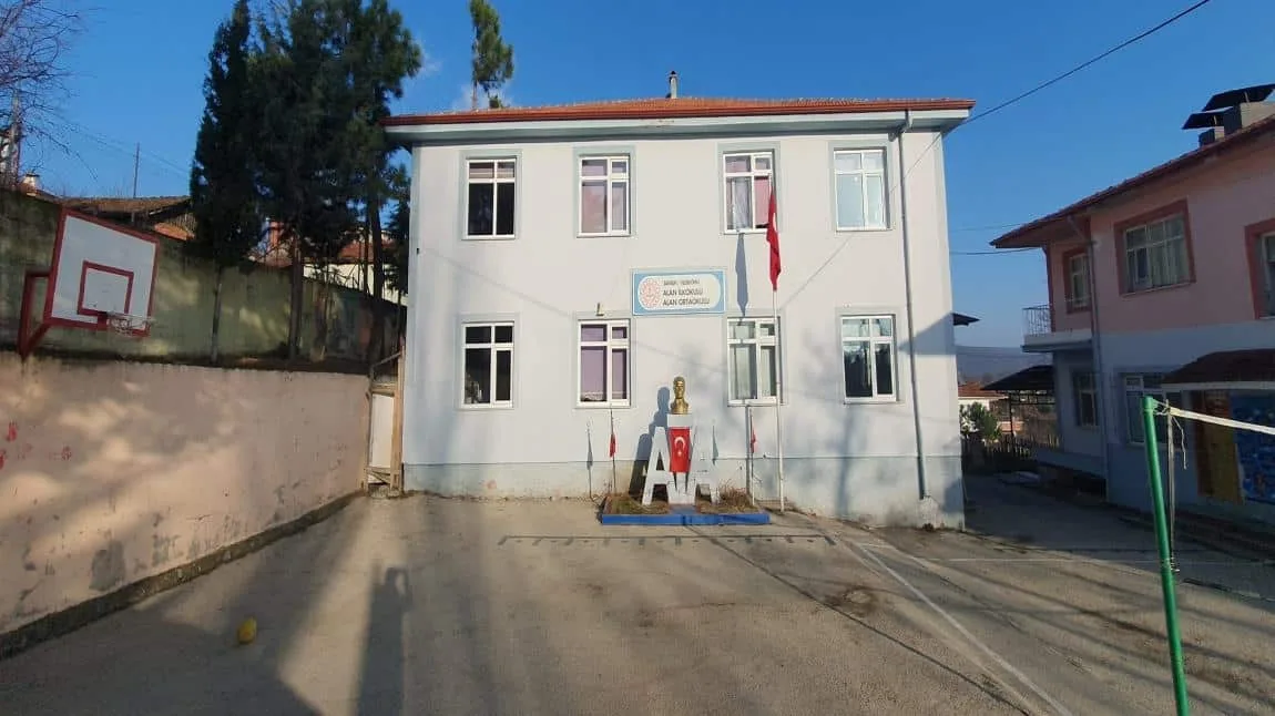 Alan Ortaokulu fotoğrafı