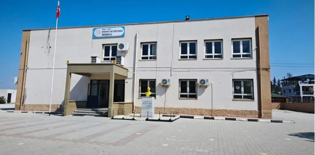 Büyükmangıt Şehit Cüneyt Muhacir Ortaokulu
