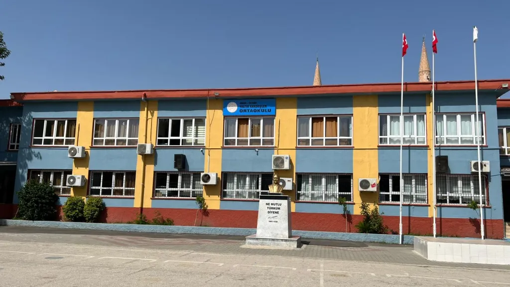 Yaltır Kardeşler Ortaokulu fotoğrafı