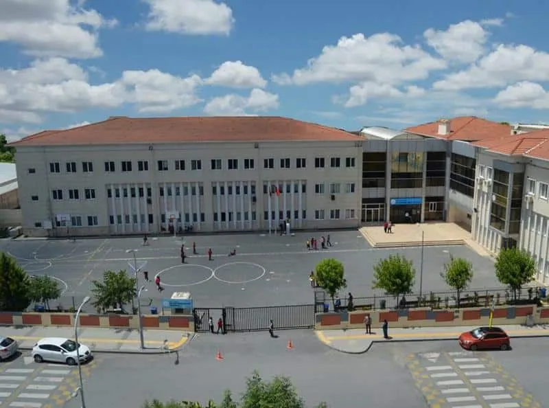 İBB Şair Erdem Bayazıt Ortaokulu fotoğrafı