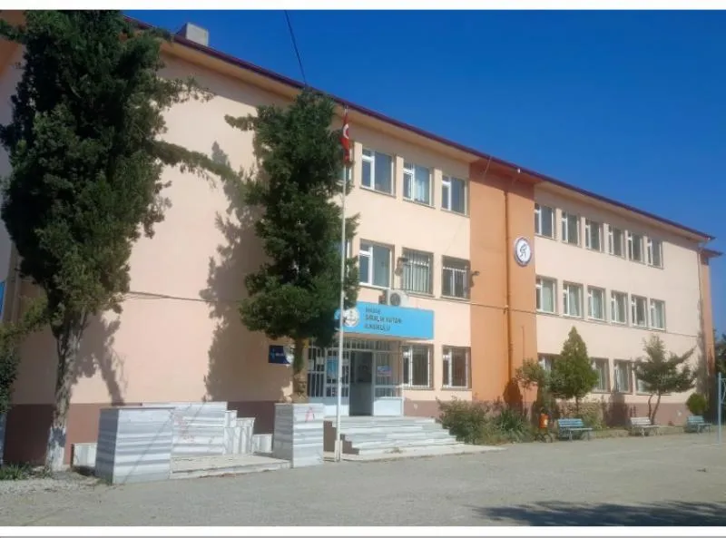 Şıralık Vatan Ortaokulu