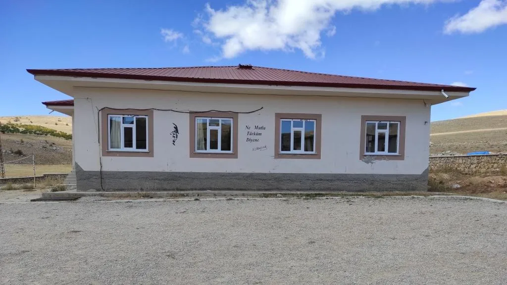Karamağra Ortaokulu fotoğrafı