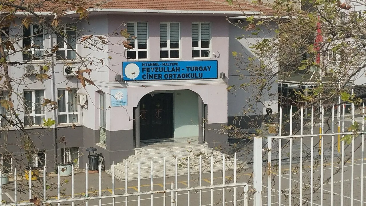 Feyzullah-Turgay Ciner Ortaokulu