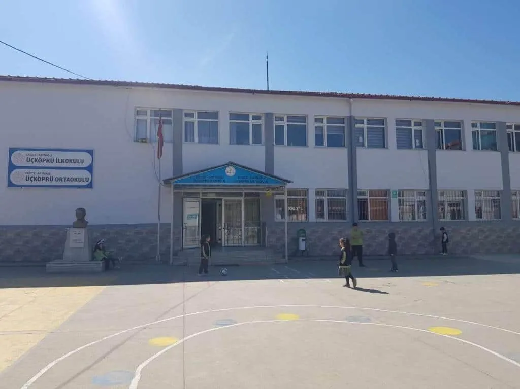 Üçköprü Ortaokulu fotoğrafı