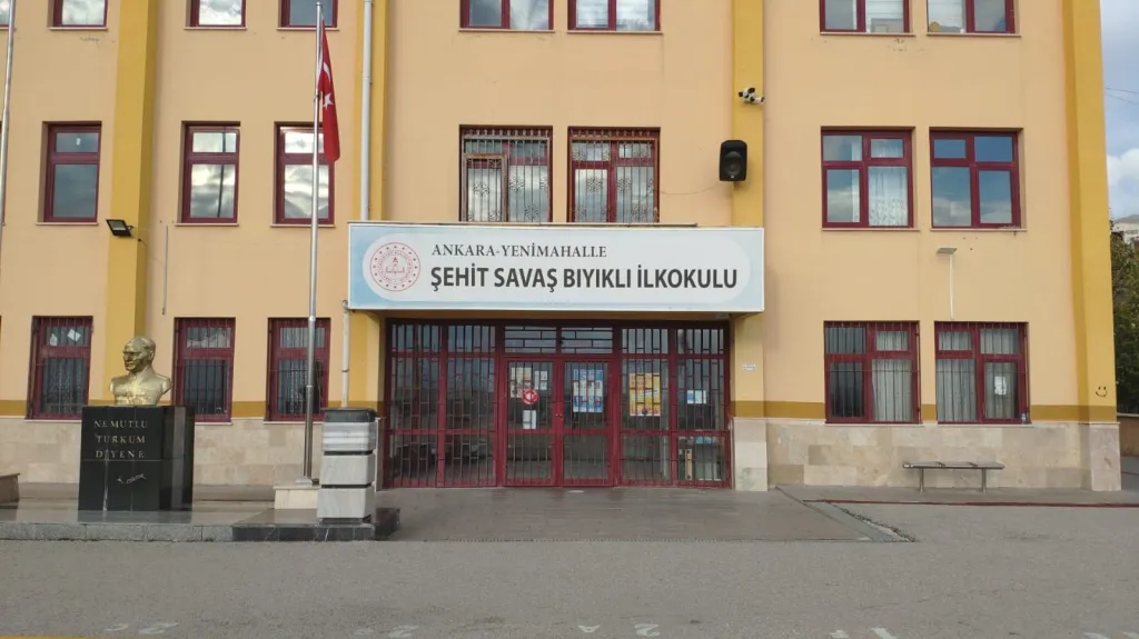 Şehit Savaş Bıyıklı İlkokulu