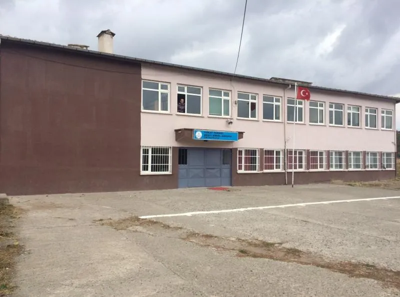Şehit Erdal Akkaya Ortaokulu