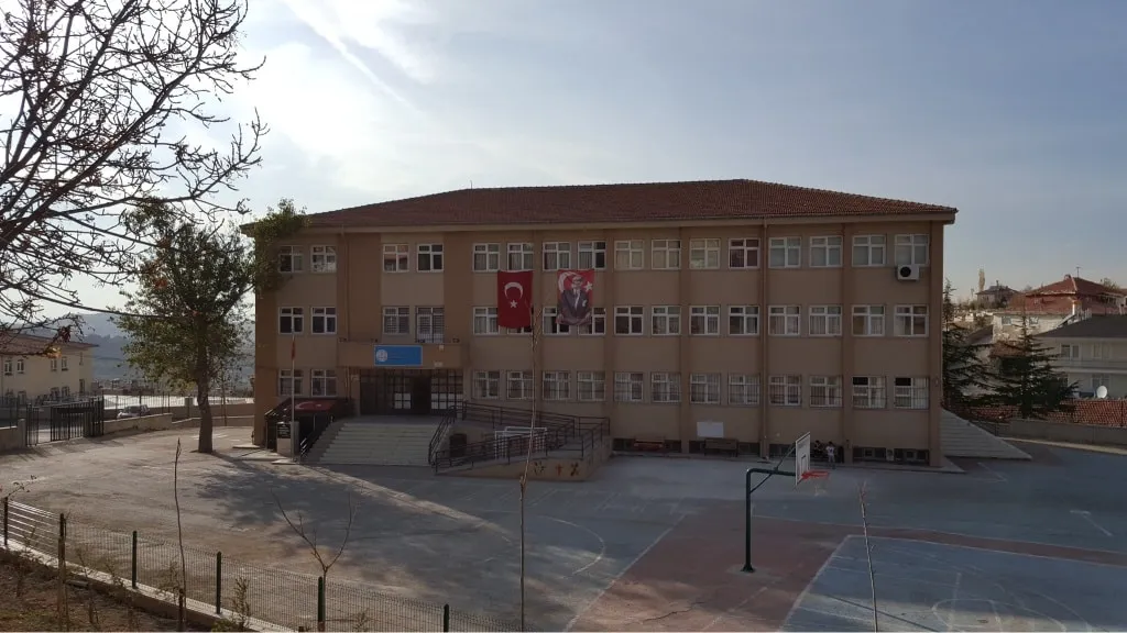 Aziz Altıpınar Ortaokulu