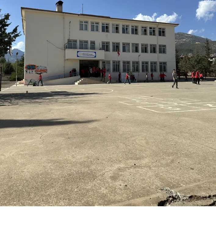 Boğaziçi Şehit Astsubay Mustafa Kömürcü Ortaokulu
