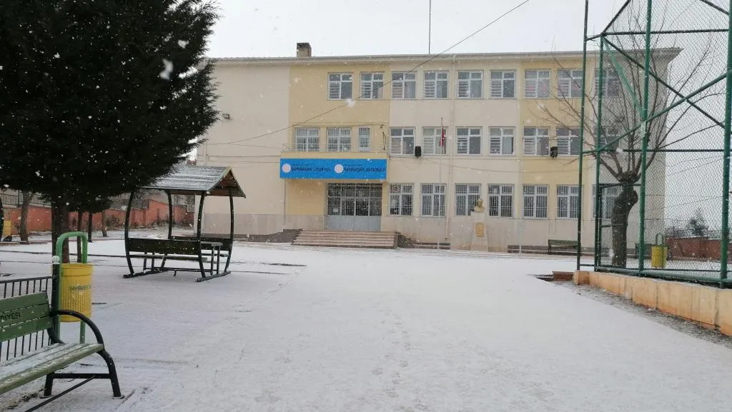 Sarıbaşak Ortaokulu fotoğrafı