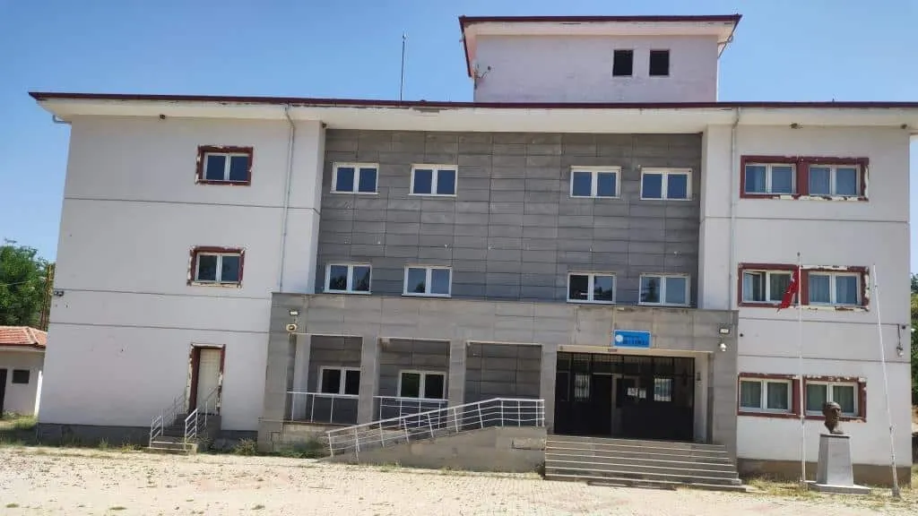 Ahılı İlkokulu