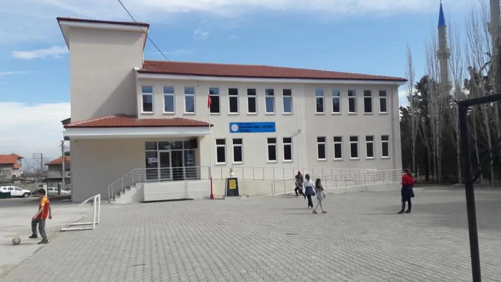 Akalan Dudu Göksal-Alim Özgün Ortaokulu fotoğrafı