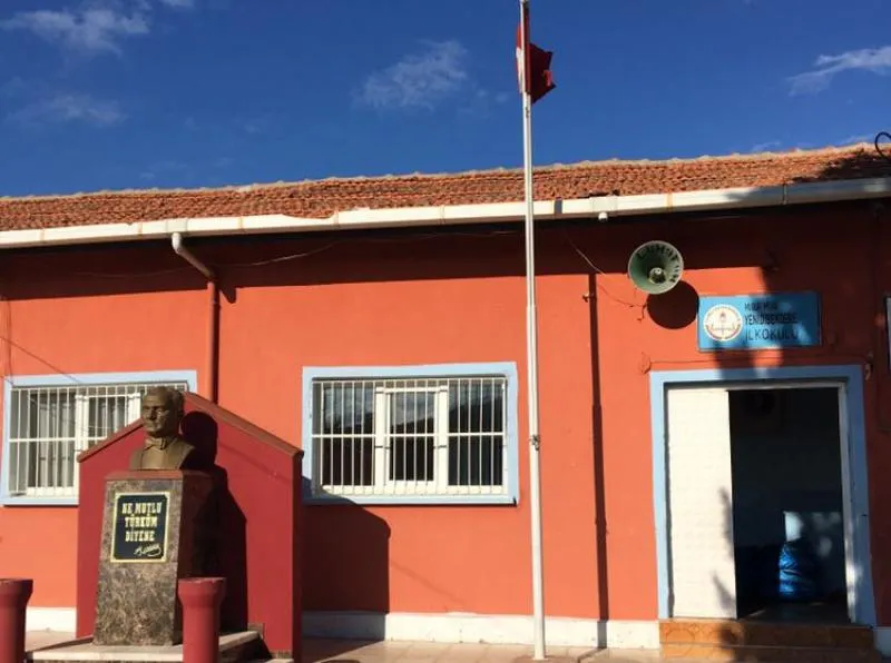Dibekdere İzzet Özcan İlkokulu fotoğrafı