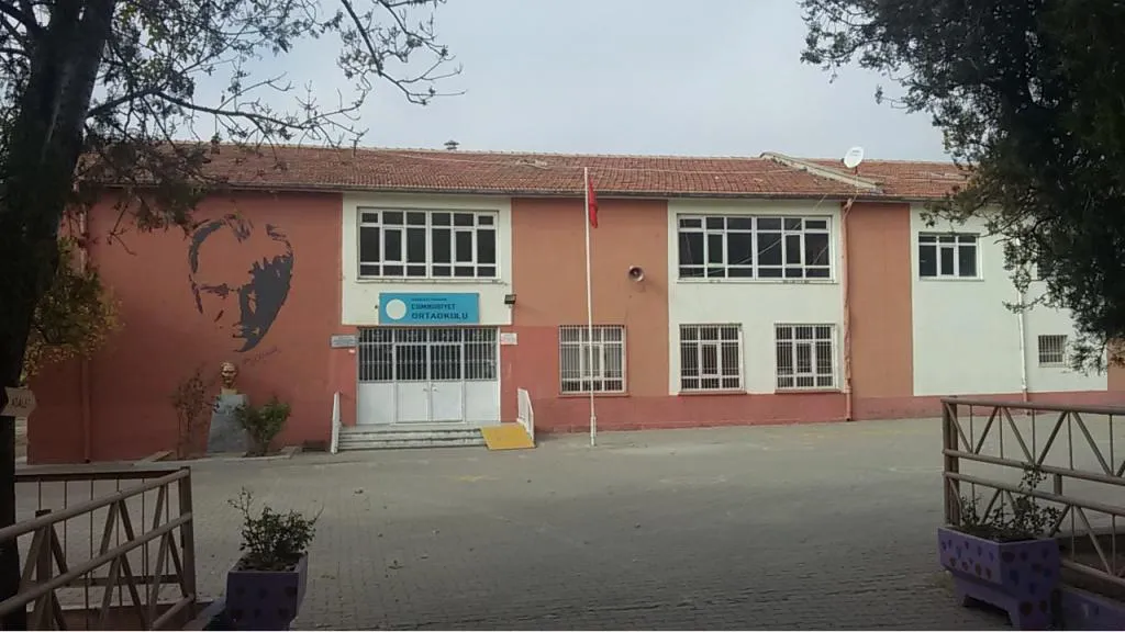 Cumhuriyet Ortaokulu fotoğrafı