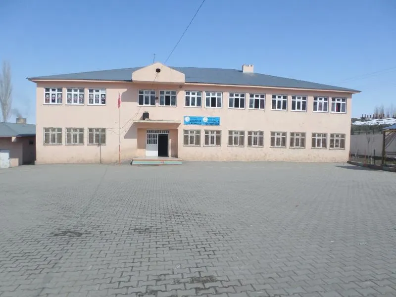 Uzgörür Ortaokulu fotoğrafı