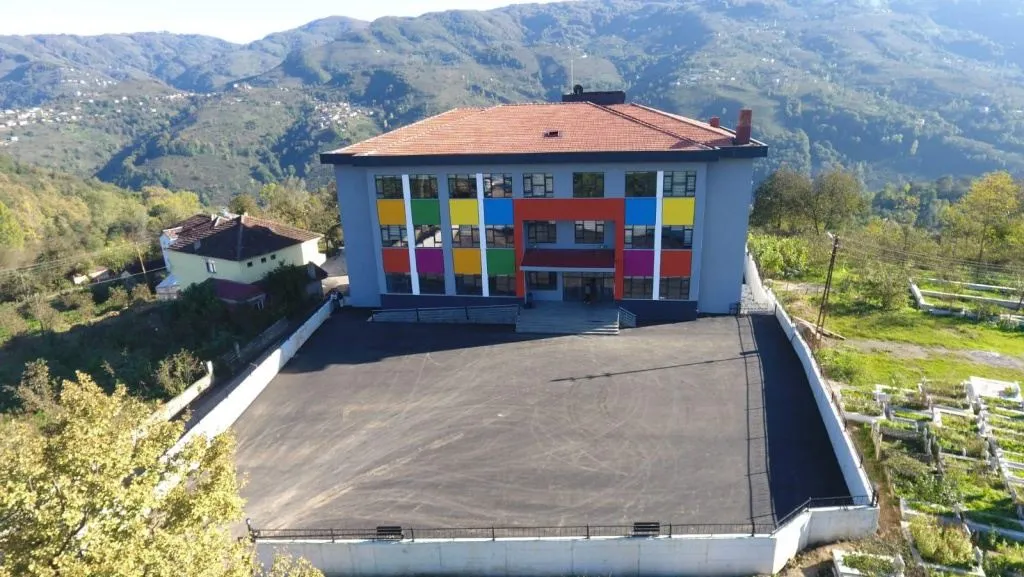 Yenipınar Prof. Dr. Mahmut Esad Coşan Ortaokulu fotoğrafı