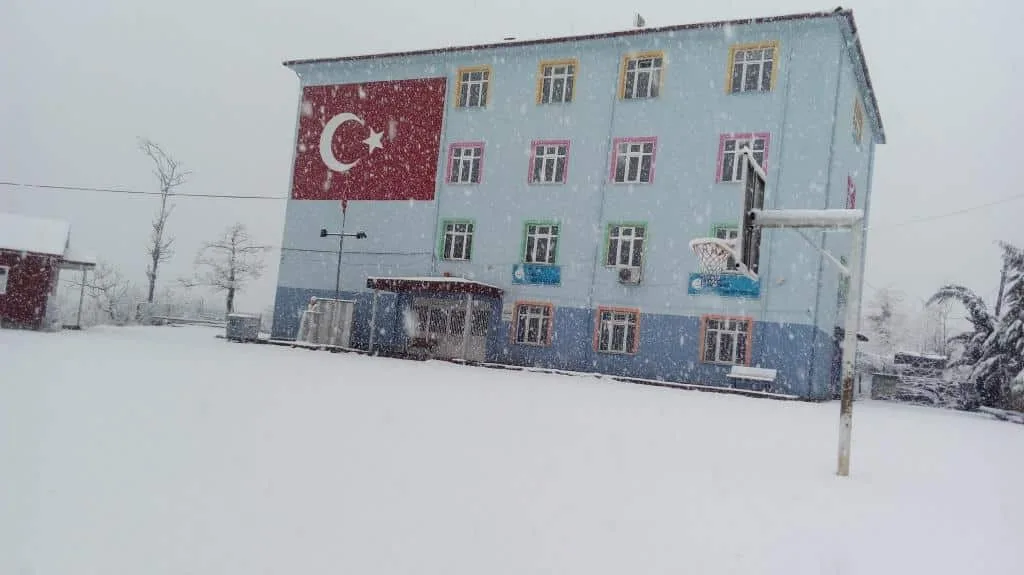 Karahamza Şehit Ahmet Karadağ Ortaokulu fotoğrafı