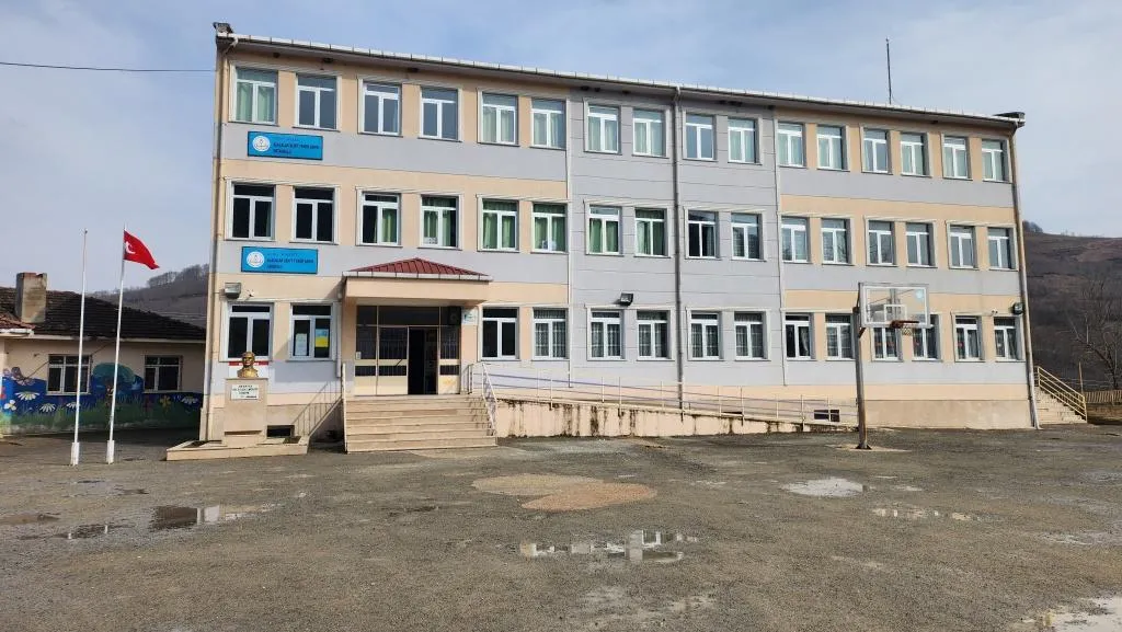Alacalar Şehit Yener Şahin İlkokulu fotoğrafı