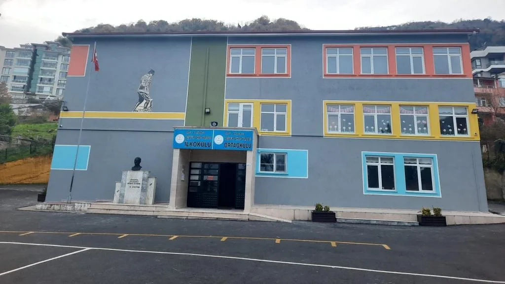 Yeşilyurt Ahmet Karlıbel Ortaokulu