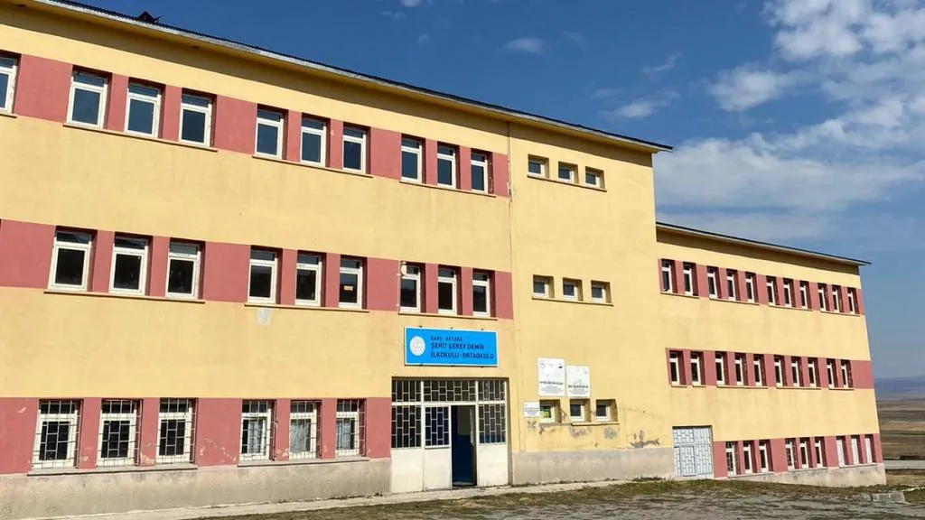 Şehit Şeref Demir İlkokulu