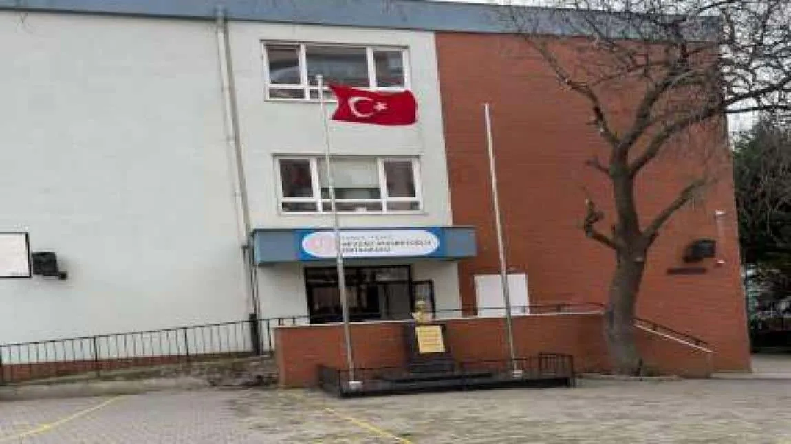 Nevzad Ayasbeyoğlu Ortaokulu fotoğrafı