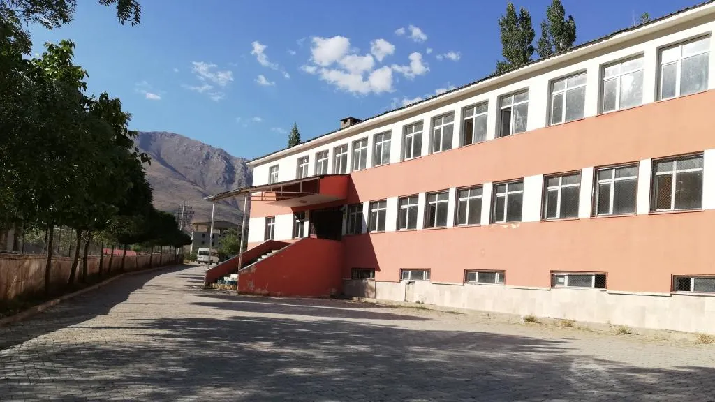 Bahçesaray Ortaokulu