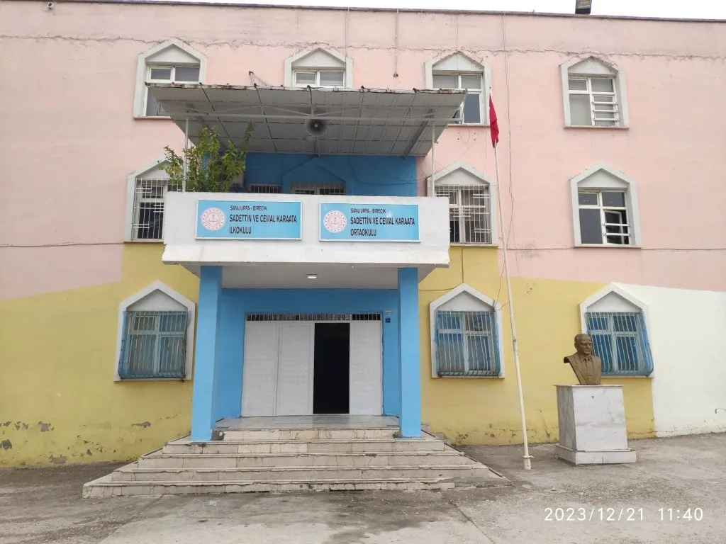 Sadettin Ve Feyhan Karaata İlkokulu fotoğrafı