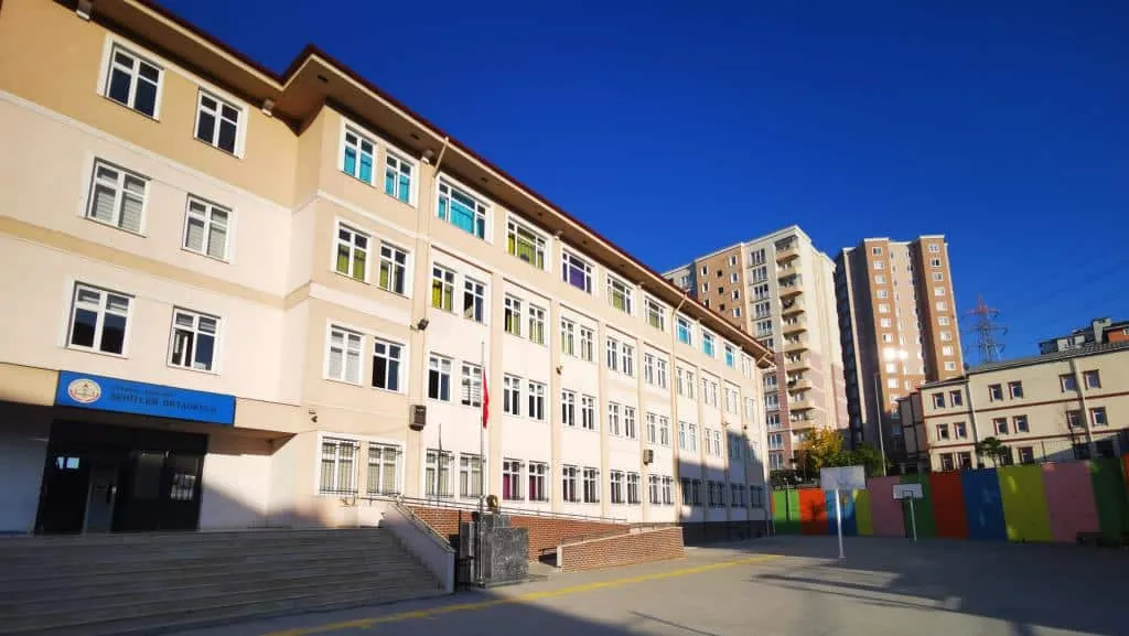Esenyurt Şehitler Ortaokulu fotoğrafı