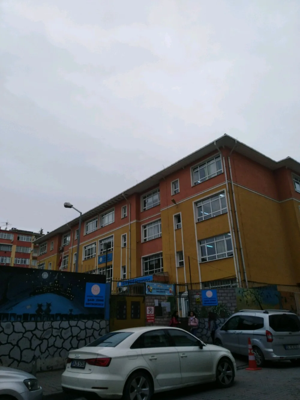 Şair Zihni Ortaokulu