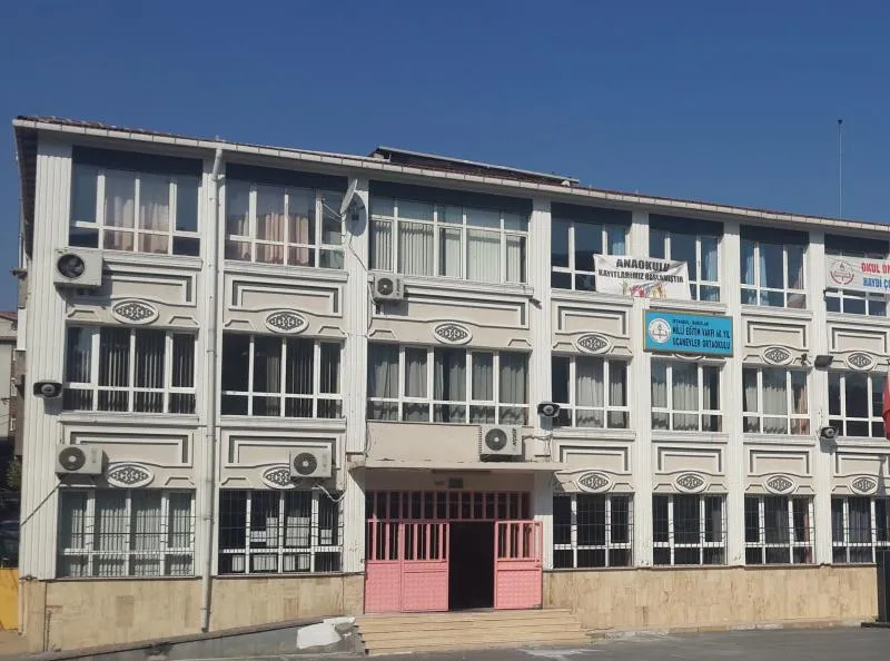 Milli Eğitim Vakfı 60 Yıl Ucanevler Ortaokulu