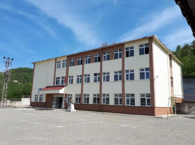 Divantürk Şehit İrfan Ünceli Ortaokulu