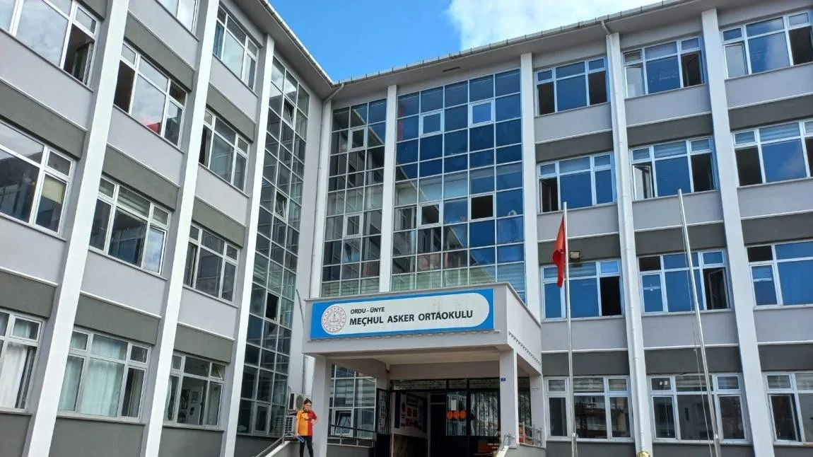 Meçhul Asker Ortaokulu