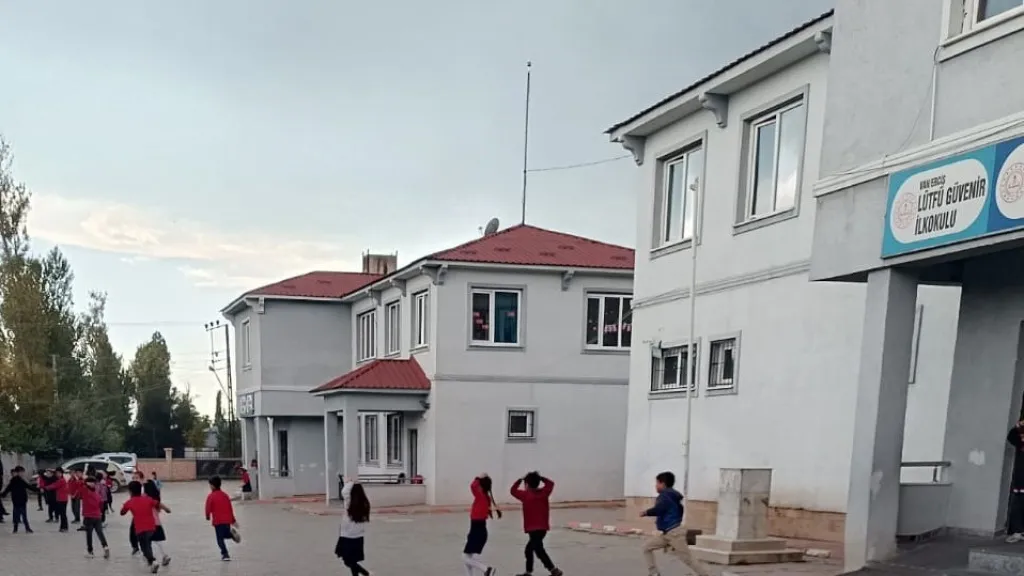 Lütfü Güvenir İlkokulu