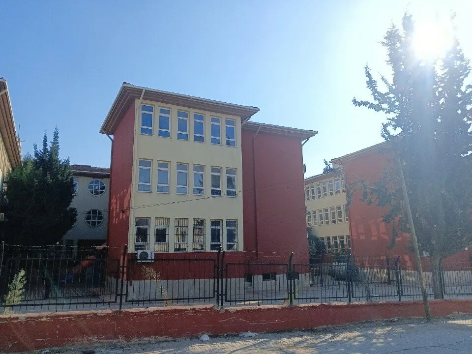 Ömer Kanaatbilen Ortaokulu fotoğrafı