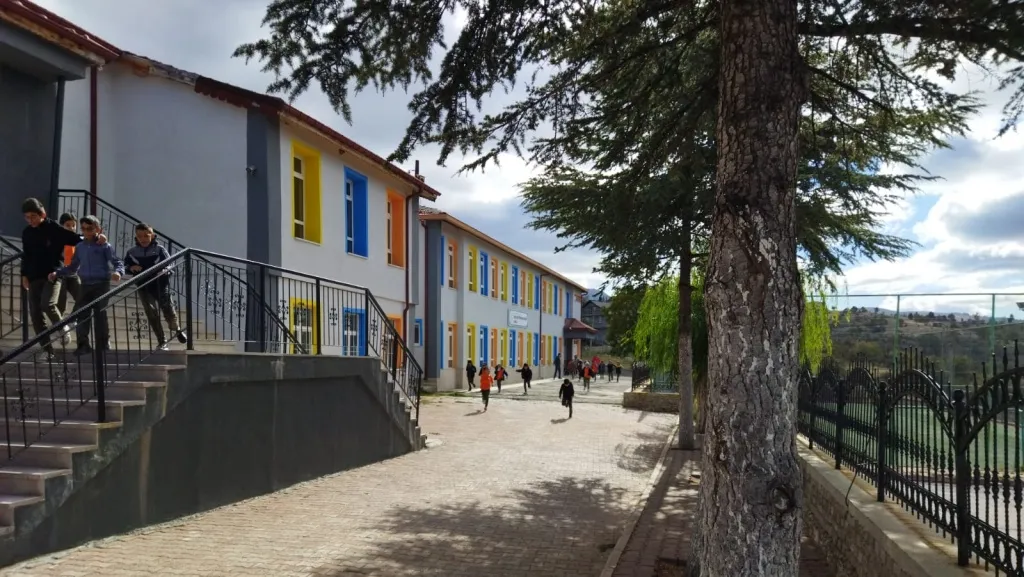 Gencek Şehit Orhan Parlakkaya Ortaokulu